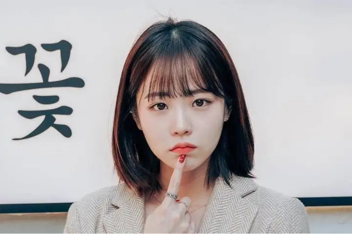 Trán Dô Mặt Tròn Nên Để Kiểu Tóc Nào? Gợi Ý 9+ Kiểu Tóc Hợp Mốt Giúp Thăng Hạng Nhan Sắc