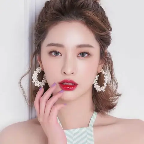 Bí Kíp Trang Điểm Cho Tóc Tém: Tự Tin Tỏa Sáng Mọi Dịp Bí Kíp Trang Điểm Cho Tóc Tém: Tự Tin Tỏa Sáng Mọi Dịp