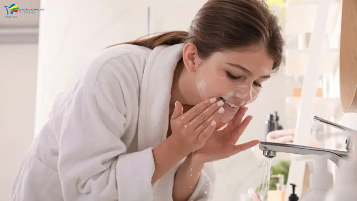 Tự Trang Điểm & Làm Tóc Tại Nhà: Hướng Dẫn Chi Tiết Từ Cơ Bản Đến Nâng Cao Cho Phái Đẹp Tự Trang Điểm & Làm Tóc Tại Nhà: Hướng Dẫn Chi Tiết Từ Cơ Bản Đến Nâng Cao Cho Phái Đẹp