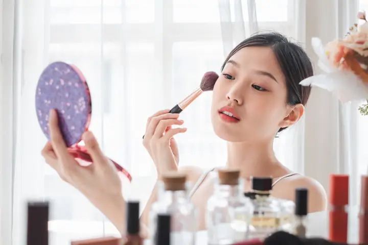 Tự Trang Điểm & Làm Tóc Tại Nhà: Hướng Dẫn Chi Tiết Từ Cơ Bản Đến Nâng Cao Cho Phái Đẹp Tự Trang Điểm & Làm Tóc Tại Nhà: Hướng Dẫn Chi Tiết Từ Cơ Bản Đến Nâng Cao Cho Phái Đẹp