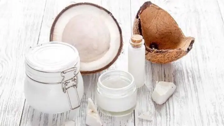 Tần Suất Ủ Tóc Bằng Dầu Dừa Đúng Cách Để Tóc Óng Mượt Và Chắc Khỏe