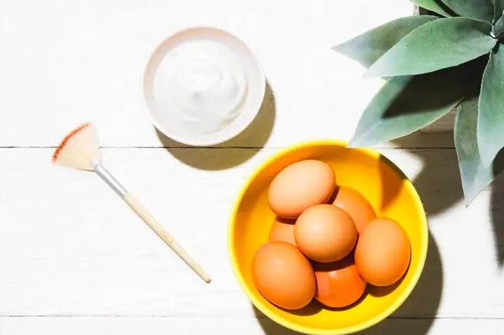 Ủ Tóc Bằng Trứng Gà Và Sữa Chua: Công Thức Dưỡng Tóc Mượt Mà, Bồng Bềnh Tự Nhiên Tại Nhà