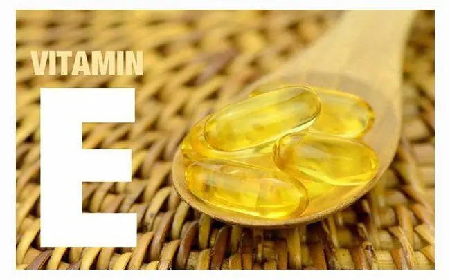 Vitamin E Có Giúp Mọc Tóc Không? Lợi Ích, Cách Dùng & Lưu Ý Vitamin E Có Giúp Mọc Tóc Không? Lợi Ích, Cách Dùng & Lưu Ý