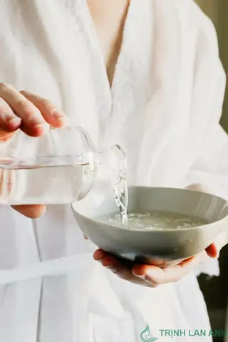 Xịt Nước Muối Lên Tóc: Bí Quyết Tạo Kiểu & Chăm Sóc Tóc Bồng Bềnh Tự Nhiên